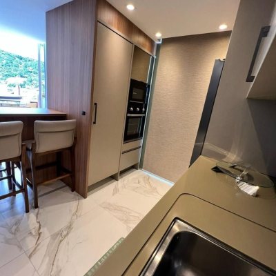 Cobertura com 318m², 4 quartos, 4 suítes, 3 garagens, no bairro Cachoeira do Bom Jesus em Florianópolis