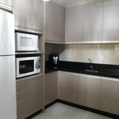 Casa Residencial com 250m², 2 quartos, 1 suíte, 2 garagens, no bairro Barreiros em São José