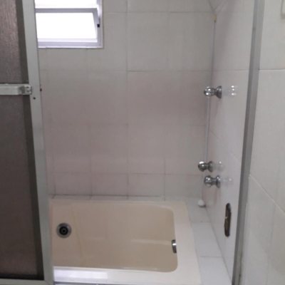 Casa Residencial com 250m², 2 quartos, 1 suíte, 2 garagens, no bairro Barreiros em São José