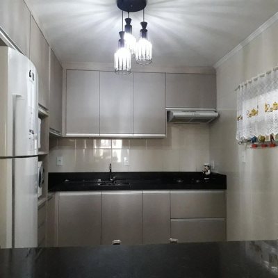 Casa Residencial com 250m², 2 quartos, 1 suíte, 2 garagens, no bairro Barreiros em São José