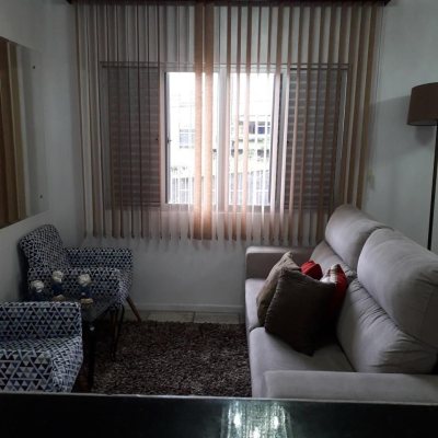 Casa Residencial com 250m², 2 quartos, 1 suíte, 2 garagens, no bairro Barreiros em São José