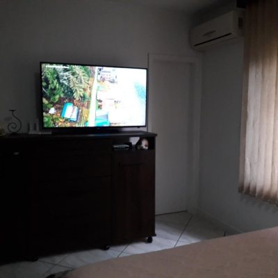 Casa Residencial com 250m², 2 quartos, 1 suíte, 2 garagens, no bairro Barreiros em São José