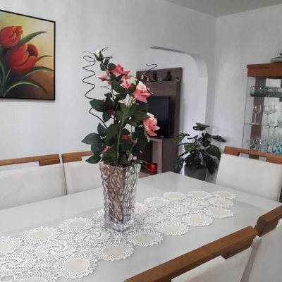 Casa Residencial com 250m², 2 quartos, 1 suíte, 2 garagens, no bairro Barreiros em São José