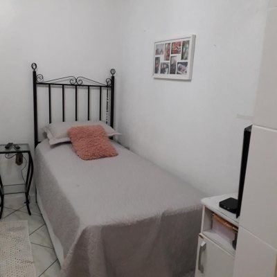 Casa Residencial com 250m², 2 quartos, 1 suíte, 2 garagens, no bairro Barreiros em São José