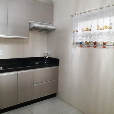 Casa Residencial com 250m², 2 quartos, 1 suíte, 2 garagens, no bairro Barreiros em São José