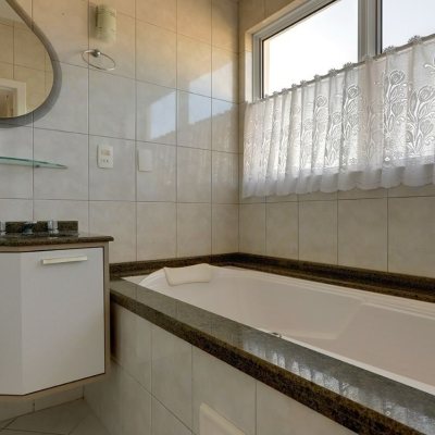 Casa Residencial com 176m², 4 quartos, 2 suítes, 4 garagens, no bairro Ingleses do Rio Vermelho em Florianópolis