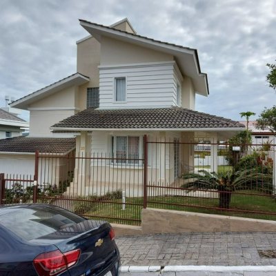 Casa Residencial com 176m², 4 quartos, 2 suítes, 4 garagens, no bairro Ingleses do Rio Vermelho em Florianópolis