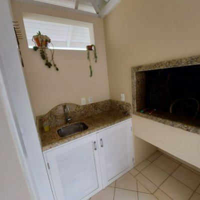 Casa Residencial com 176m², 4 quartos, 2 suítes, 4 garagens, no bairro Ingleses do Rio Vermelho em Florianópolis