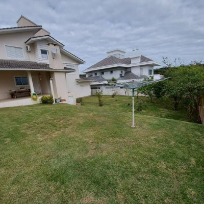 Casa Residencial com 176m², 4 quartos, 2 suítes, 4 garagens, no bairro Ingleses do Rio Vermelho em Florianópolis