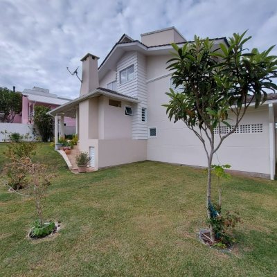 Casa Residencial com 176m², 4 quartos, 2 suítes, 4 garagens, no bairro Ingleses do Rio Vermelho em Florianópolis