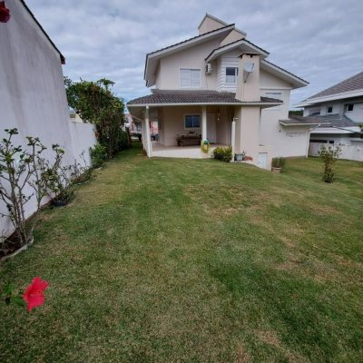 Casa Residencial com 176m², 4 quartos, 2 suítes, 4 garagens, no bairro Ingleses do Rio Vermelho em Florianópolis