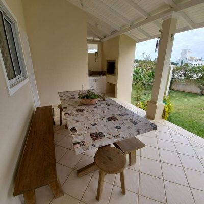 Casa Residencial com 176m², 4 quartos, 2 suítes, 4 garagens, no bairro Ingleses do Rio Vermelho em Florianópolis