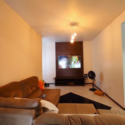 Casa Residencial com 404m², 5 quartos, 3 suítes, 5 garagens, no bairro Praia Comprida em São José