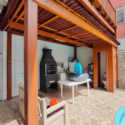 Casa Residencial com 404m², 5 quartos, 3 suítes, 5 garagens, no bairro Praia Comprida em São José