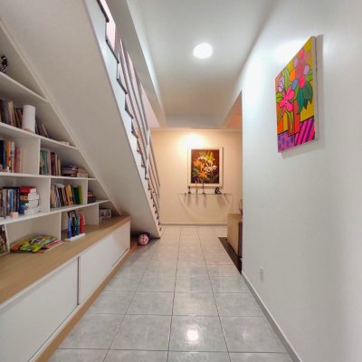 Casa Residencial com 404m², 5 quartos, 3 suítes, 5 garagens, no bairro Praia Comprida em São José