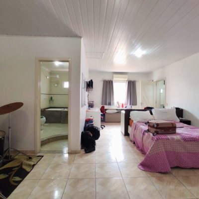 Casa Residencial com 404m², 5 quartos, 3 suítes, 5 garagens, no bairro Praia Comprida em São José