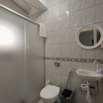 Casa Residencial com 404m², 5 quartos, 3 suítes, 5 garagens, no bairro Praia Comprida em São José