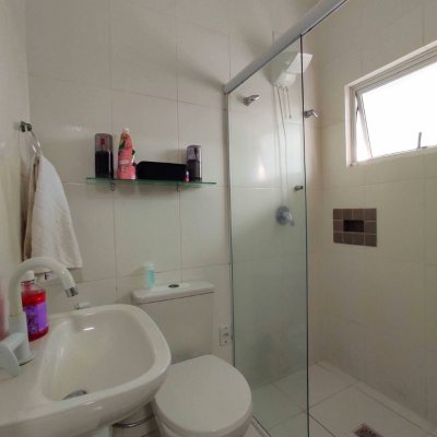 Casa Residencial com 404m², 5 quartos, 3 suítes, 5 garagens, no bairro Praia Comprida em São José