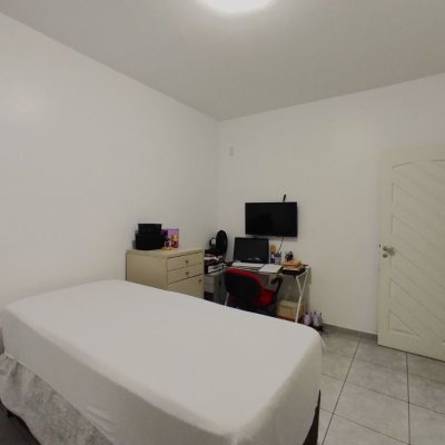 Casa Residencial com 404m², 5 quartos, 3 suítes, 5 garagens, no bairro Praia Comprida em São José