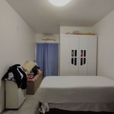 Casa Residencial com 404m², 5 quartos, 3 suítes, 5 garagens, no bairro Praia Comprida em São José