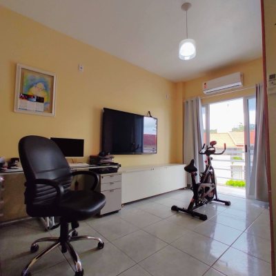 Casa Residencial com 404m², 5 quartos, 3 suítes, 5 garagens, no bairro Praia Comprida em São José