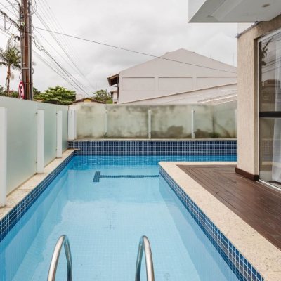 Cobertura com 110m², 2 quartos, 1 suíte, 2 garagens, no bairro Canasvieiras em Florianópolis