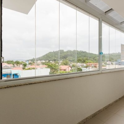 Cobertura com 110m², 2 quartos, 1 suíte, 2 garagens, no bairro Canasvieiras em Florianópolis