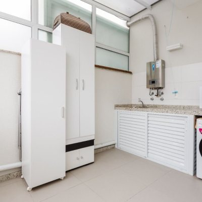 Cobertura com 110m², 2 quartos, 1 suíte, 2 garagens, no bairro Canasvieiras em Florianópolis