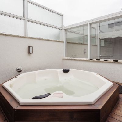 Cobertura com 110m², 2 quartos, 1 suíte, 2 garagens, no bairro Canasvieiras em Florianópolis