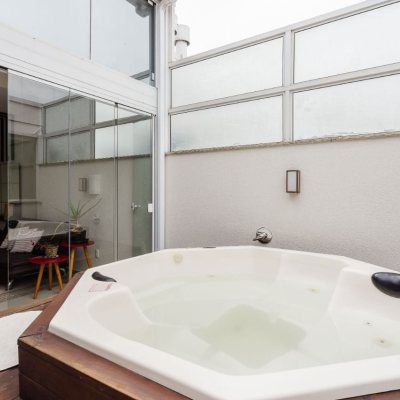 Cobertura com 110m², 2 quartos, 1 suíte, 2 garagens, no bairro Canasvieiras em Florianópolis