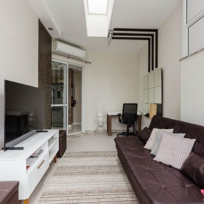 Cobertura com 110m², 2 quartos, 1 suíte, 2 garagens, no bairro Canasvieiras em Florianópolis