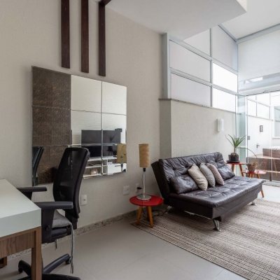 Cobertura com 110m², 2 quartos, 1 suíte, 2 garagens, no bairro Canasvieiras em Florianópolis