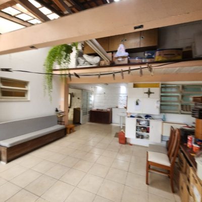 Casa Residencial com 370m², 5 quartos, 2 suítes, 3 garagens, no bairro Barreiros em São José