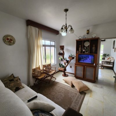 Casa Residencial com 370m², 5 quartos, 2 suítes, 3 garagens, no bairro Barreiros em São José