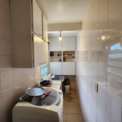 Casa Residencial com 370m², 5 quartos, 2 suítes, 3 garagens, no bairro Barreiros em São José