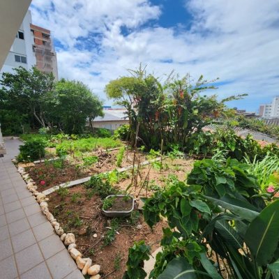 Casa Residencial com 370m², 5 quartos, 2 suítes, 3 garagens, no bairro Barreiros em São José