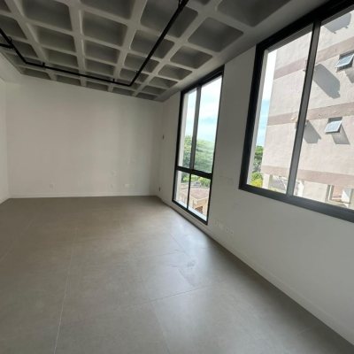 Loft com 37m², 1 quarto (sendo 1 suíte), 1 garagem, no bairro Pantanal em Florianópolis