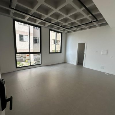 Loft com 37m², 1 quarto (sendo 1 suíte), 1 garagem, no bairro Pantanal em Florianópolis
