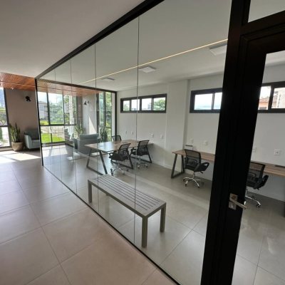 Loft com 37m², 1 quarto (sendo 1 suíte), 1 garagem, no bairro Pantanal em Florianópolis