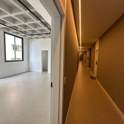 Loft com 37m², 1 quarto (sendo 1 suíte), 1 garagem, no bairro Pantanal em Florianópolis