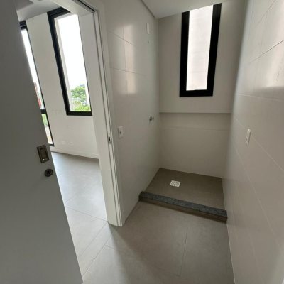 Loft com 37m², 1 quarto (sendo 1 suíte), 1 garagem, no bairro Pantanal em Florianópolis