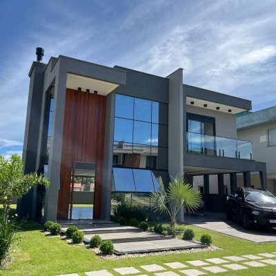 Casa em Condomínio com 253m², 3 quartos, 3 suítes, 2 garagens, no bairro São João Do Rio Vermelho em Florianópolis