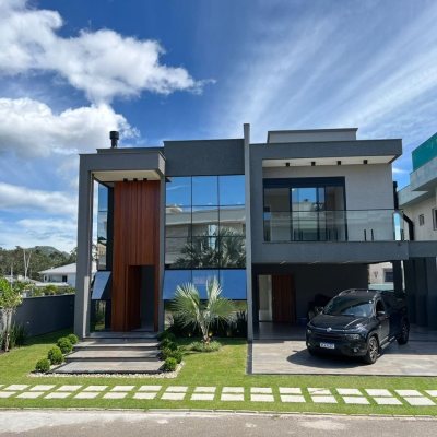 Casa em Condomínio com 253m², 3 quartos, 3 suítes, 2 garagens, no bairro São João Do Rio Vermelho em Florianópolis