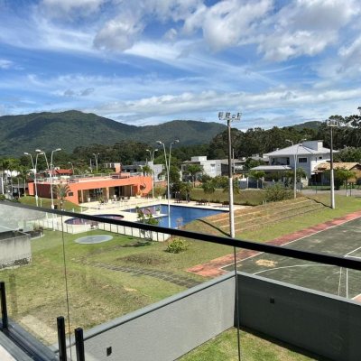 Casa em Condomínio com 253m², 3 quartos, 3 suítes, 2 garagens, no bairro São João Do Rio Vermelho em Florianópolis