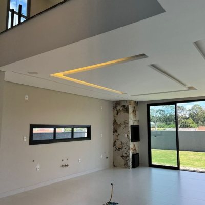 Casa em Condomínio com 253m², 3 quartos, 3 suítes, 2 garagens, no bairro São João Do Rio Vermelho em Florianópolis