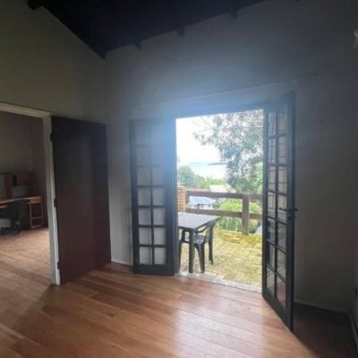 Casa Residencial com 152m², 3 quartos, 1 suíte, 2 garagens, no bairro Sambaqui em Florianópolis