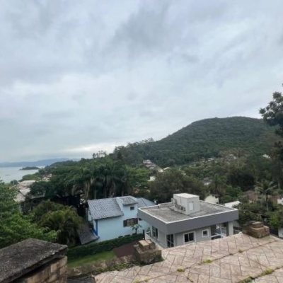 Casa Residencial com 152m², 3 quartos, 1 suíte, 2 garagens, no bairro Sambaqui em Florianópolis