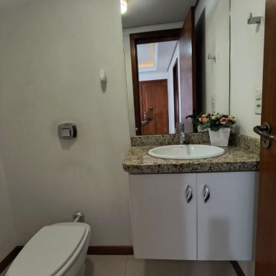 Apartamentos com 114m², 4 quartos, 1 suíte, 2 garagens, no bairro Coqueiros em Florianópolis