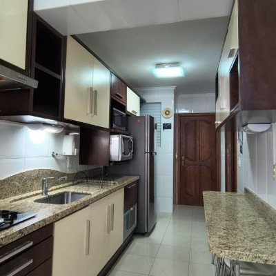 Apartamentos com 114m², 4 quartos (sendo 1 suíte), 2 garagens, no bairro Coqueiros em Florianópolis