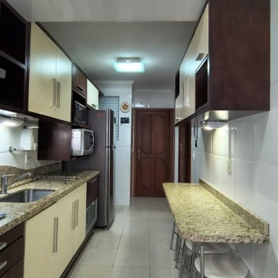 Apartamentos com 114m², 4 quartos (sendo 1 suíte), 2 garagens, no bairro Coqueiros em Florianópolis